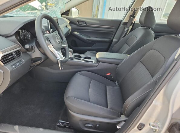 1N4BL4DV5TN319260 2026 NISSAN ALTIMA Silver Widok wnętrza 360 stopni