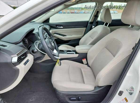 1N4BL4DV6RN334875 2024 NISSAN ALTIMA White Вид салону спереду