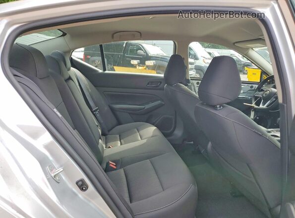 1N4BL4DV6RN346699 2024 NISSAN ALTIMA Silver Հետևի նստատեղերի տեսք