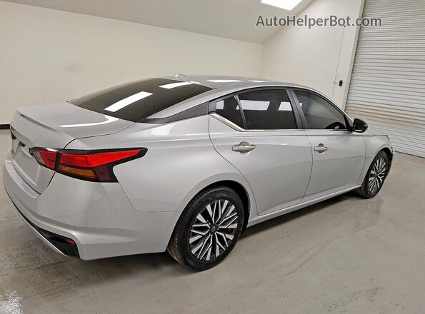 1N4BL4DV6RN360313 2024 NISSAN ALTIMA Серебряный Задняя правая четверть