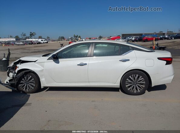 1N4BL4DV6RN381386 2024 NISSAN ALTIMA White Widok wnętrza 360 stopni