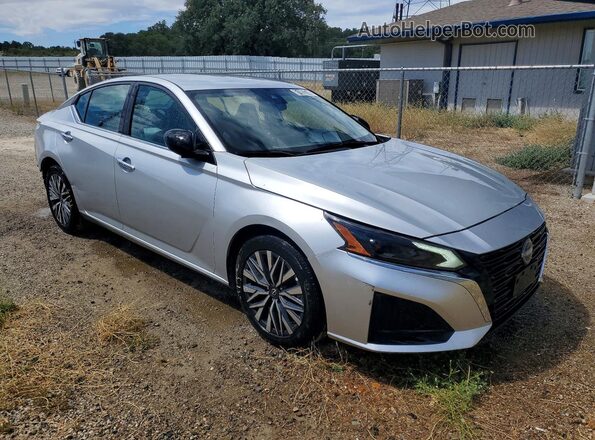 1N4BL4DV6RN429310 2024 NISSAN ALTIMA Серебряный Передняя правая четверть