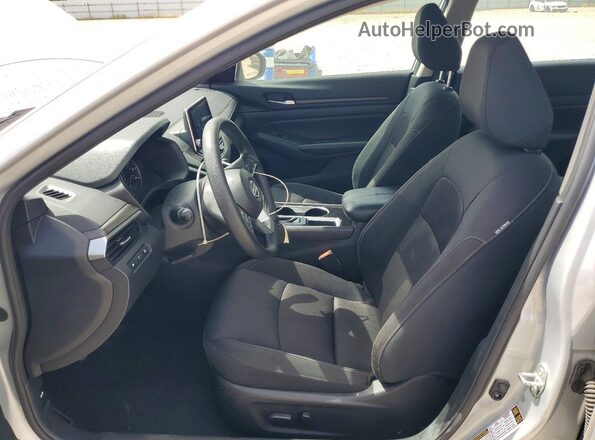 1N4BL4DV6RN429310 2024 NISSAN ALTIMA Серебряный Вид салона спереди