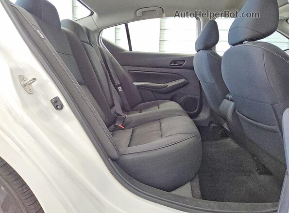 1N4BL4DV6SN400024 2025 NISSAN ALTIMA White Rear seats view