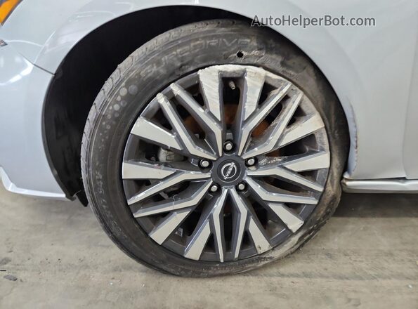 1N4BL4DV7PN307939 2023 NISSAN ALTIMA Silver Սալոնի 360 աստիճան տեսք