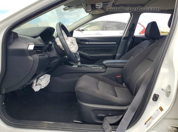 1N4BL4DV7PN361998 2023 NISSAN ALTIMA White Widok wnętrza z przodu