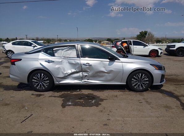 1N4BL4DV7RN392624 2024 NISSAN ALTIMA Silver Rear interior view