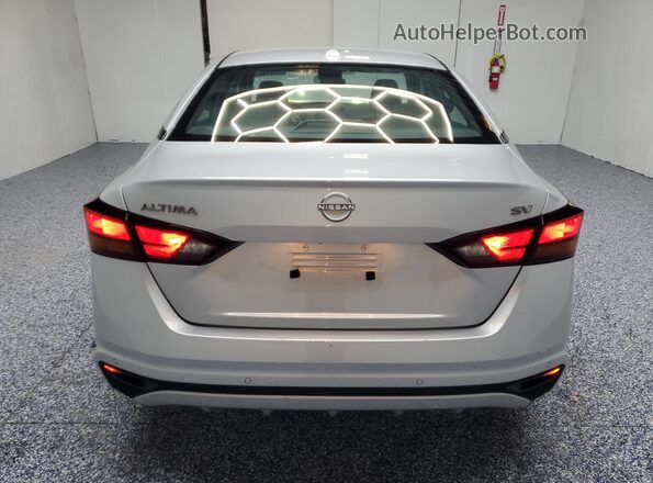 1N4BL4DV7RN410118 2024 NISSAN ALTIMA Silver უკანა ხედი