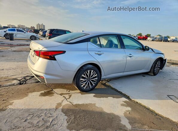 1N4BL4DV7RN429266 2024 NISSAN ALTIMA Серебряный Задняя правая четверть