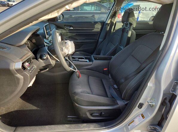 1N4BL4DV7RN429266 2024 NISSAN ALTIMA Серебряный Вид салона спереди
