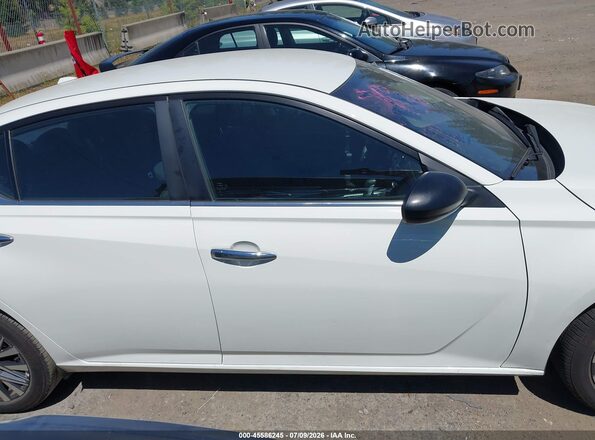 1N4BL4DV7SN357524 2025 NISSAN ALTIMA White Widok wnętrza z tyłu