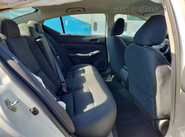 1N4BL4DV7SN374047 2025 NISSAN ALTIMA White Rear seats view