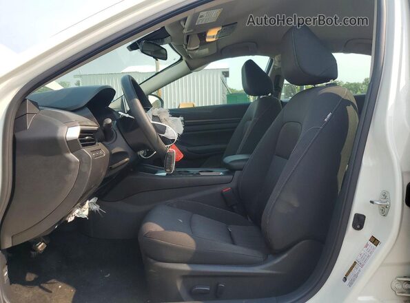 1N4BL4DV7TN311757 2026 NISSAN ALTIMA White Widok wnętrza z przodu