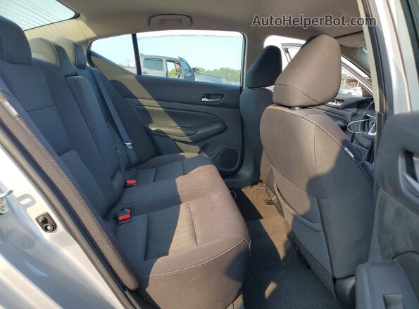 1N4BL4DV8NN331048 2022 NISSAN ALTIMA Silver Widok tylnych siedzeń