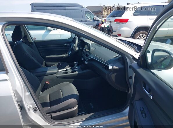 1N4BL4DV8SN422249 2025 NISSAN ALTIMA Silver წინა სალონის ხედი