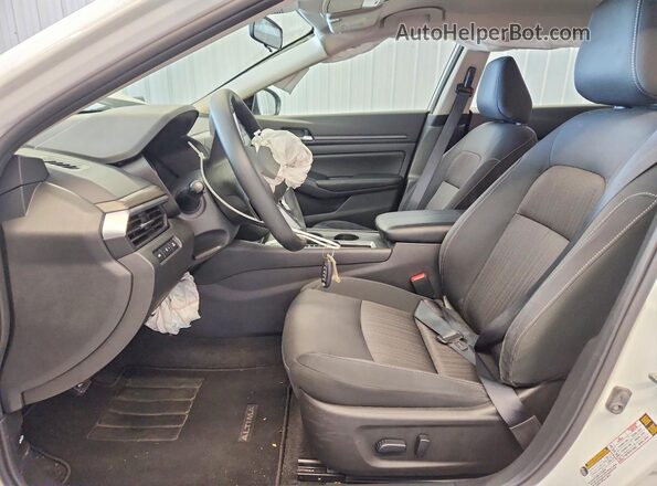 1N4BL4DV9SN393795 2025 NISSAN ALTIMA White Vista interior delantera