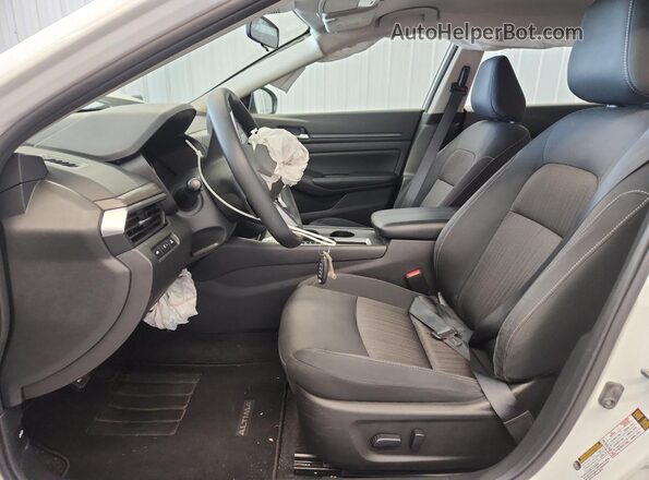 1N4BL4DV9SN393795 2025 NISSAN ALTIMA White 