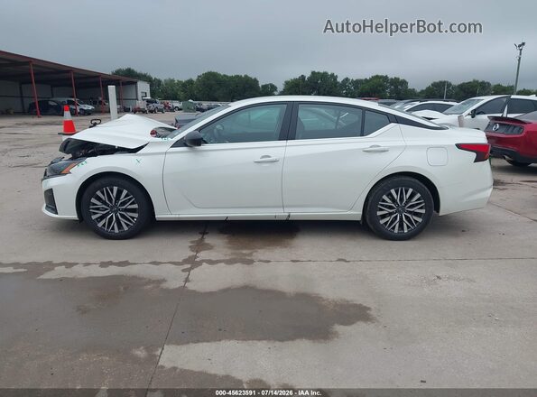 1N4BL4DV9TN342864 2026 NISSAN ALTIMA White Панорамний вид салону 360°