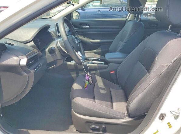 1N4BL4DVXRN324334 2024 NISSAN ALTIMA White Front interior view