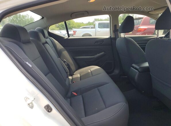 1N4BL4DVXRN324334 2024 NISSAN ALTIMA White Rear seats view