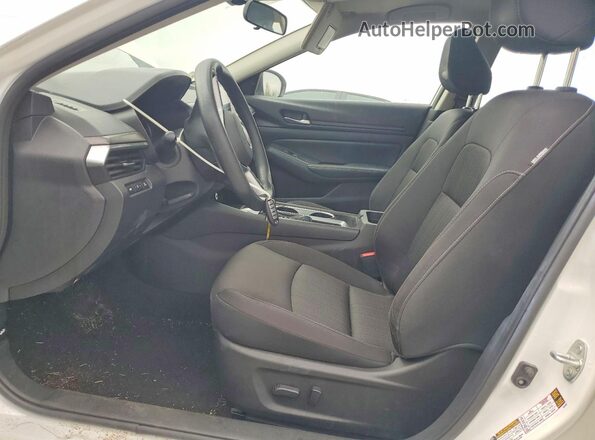 1N4BL4DVXRN407231 2024 NISSAN ALTIMA White Widok wnętrza z przodu
