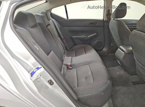 1N4BL4DW1RN409183 2024 NISSAN ALTIMA Silver Հետևի նստատեղերի տեսք