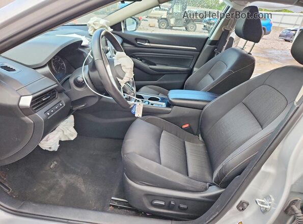 1N4BL4DW2NN368976 2022 NISSAN ALTIMA Серебряный Вид салона спереди