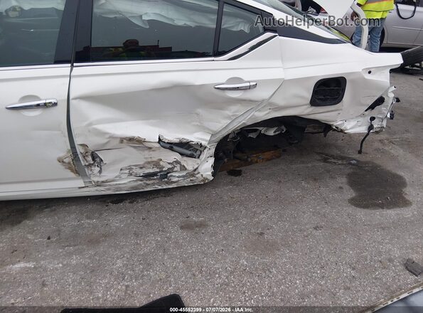 1N4BL4DW5KC149582 2019 NISSAN ALTIMA White Widok z przodu