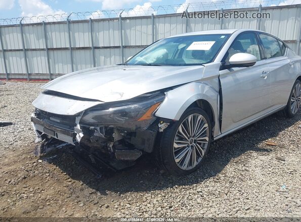 1N4BL4EV2PN394910 2023 NISSAN ALTIMA Серебряный Вид спереди