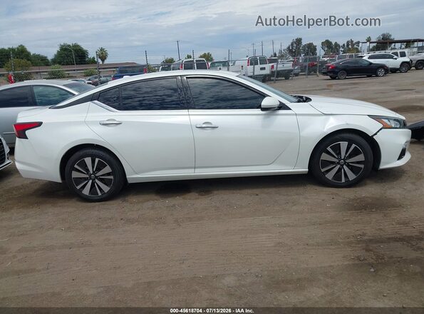 1N4BL4EV3KC129885 2019 NISSAN ALTIMA White Вид задньої частини салону