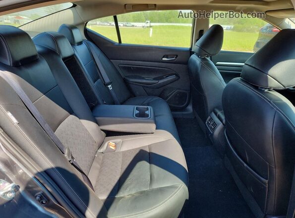 1N4BL4EV6RN401523 2024 NISSAN ALTIMA Gray Widok tylnych siedzeń