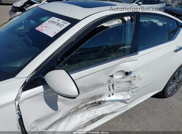 1N4BL4EV7RN325634 2024 NISSAN ALTIMA White Widok wnętrza z tyłu