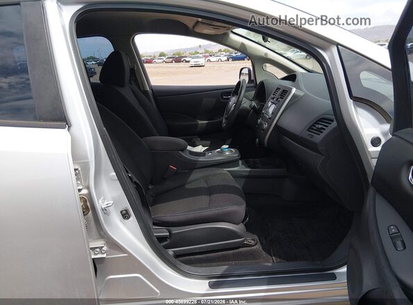 1N4BZ0CP0HC306252 2017 NISSAN LEAF Silver Вид салону спереду