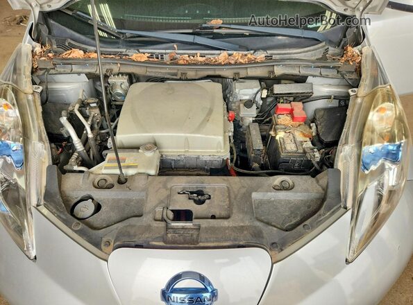 1N4BZ0CP3GC310553 2016 NISSAN LEAF Silver Widok wnętrza z tyłu