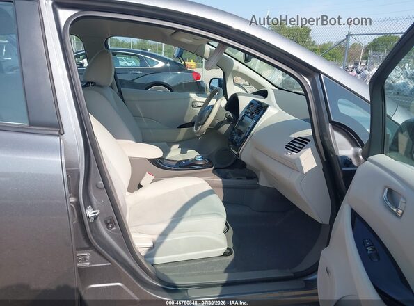 1N4BZ0CP7GC311673 2016 NISSAN LEAF Gray Front interior view