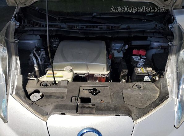 1N4BZ0CP9GC310718 2016 NISSAN LEAF Silver Widok wnętrza z tyłu