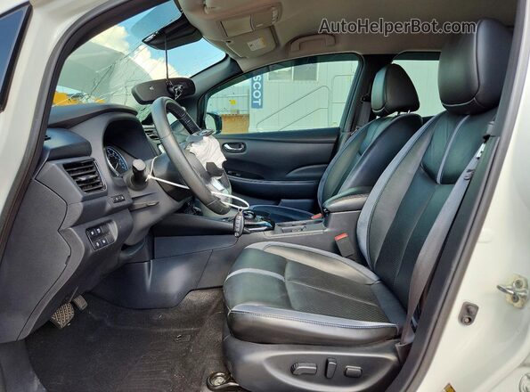 1N4BZ1CP3KC310891 2019 NISSAN LEAF Белый Вид салона спереди