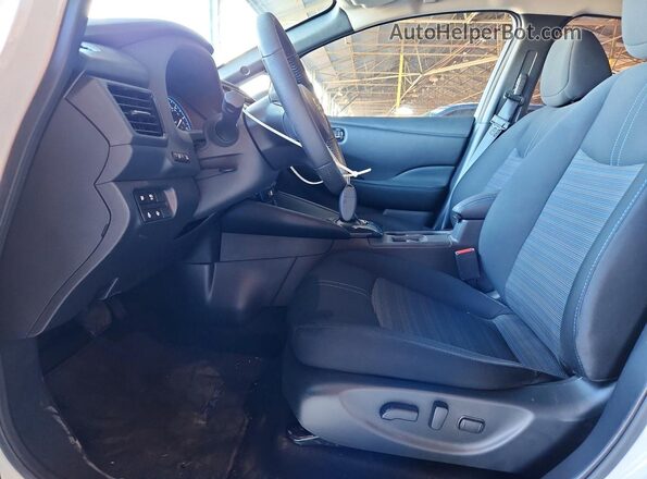 1N4CZ1CV1SC560052 2025 NISSAN LEAF White Вид салону спереду