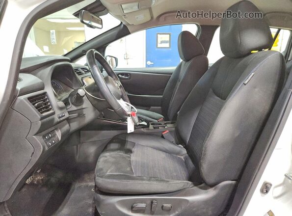 1N4CZ1CV2RC552343 2024 NISSAN LEAF White Vista interior delantera