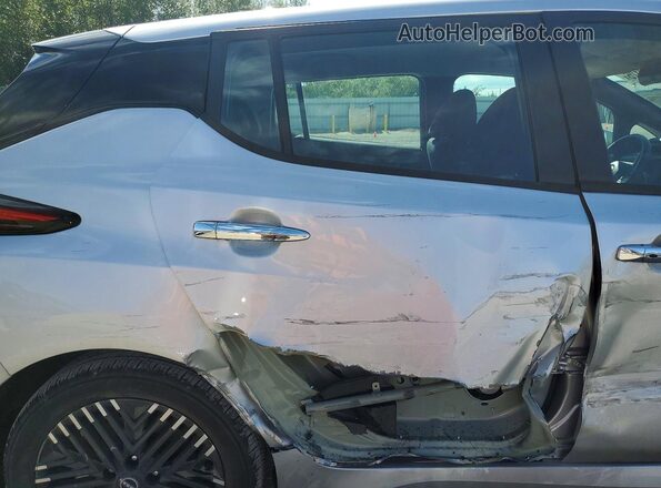 1N4CZ1CV3SC566631 2025 NISSAN LEAF Silver Սալոնի հետևի տեսք