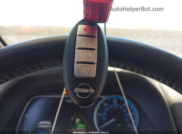 1N4CZ1CV4PC551952 2023 NISSAN LEAF Silver Widok deski rozdzielczej