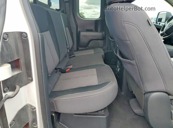1N6AA1CD8RN106831 2024 NISSAN TITAN White Widok tylnych siedzeń