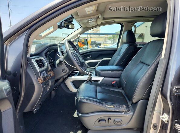 1N6AA1EF0LN503276 2020 NISSAN TITAN Gray Вид салону спереду