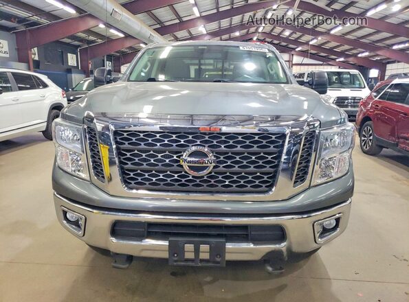 1N6AA1F38JN528752 2018 NISSAN TITAN Gray Դիմացի տեսք