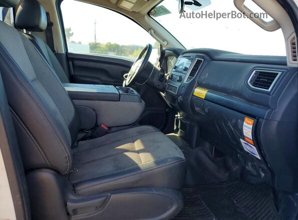 1N6AA1R76HN575884 2017 NISSAN TITAN White Вид задніх сидінь