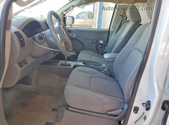 1N6AD0ER0GN703687 2016 NISSAN FRONTIER Белый Вид салона спереди