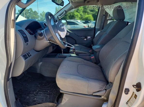 1N6AD0ER0GN722840 2016 NISSAN FRONTIER White Front interior view