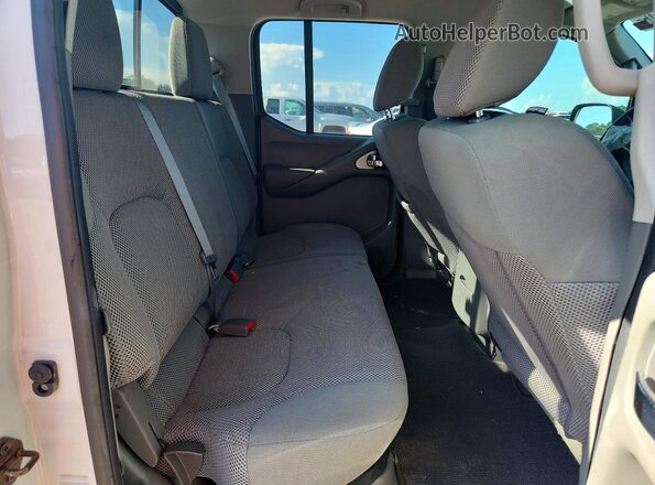 1N6AD0ER0GN722840 2016 NISSAN FRONTIER White Rear seats view