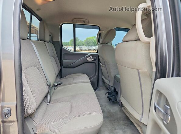 1N6AD0ER1JN751867 2018 NISSAN FRONTIER Gray Rear seats view