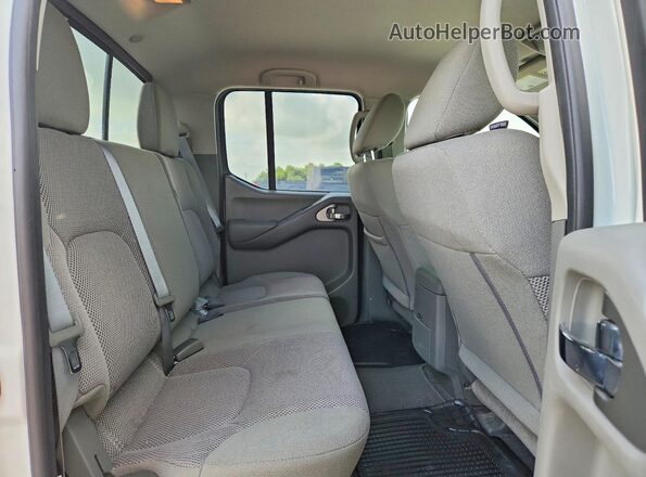 1N6AD0ER2JN768922 2018 NISSAN FRONTIER White Вид задніх сидінь